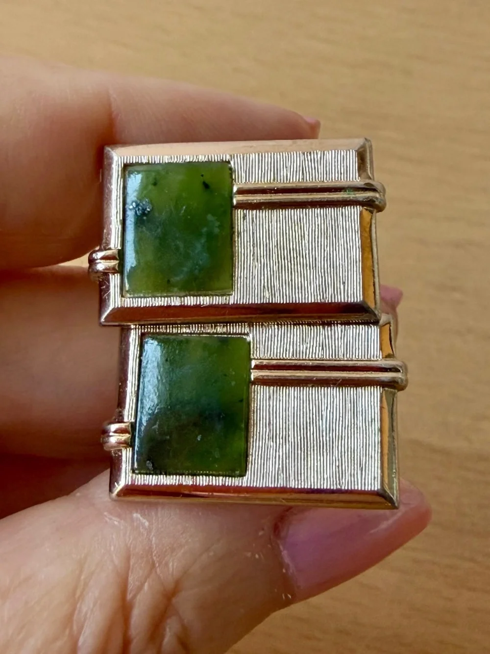 VINTAGE SWANK GREEN JADE NEPHRITE LARGE CUFFLINKS FLORENTINE GOLDTONE METAL